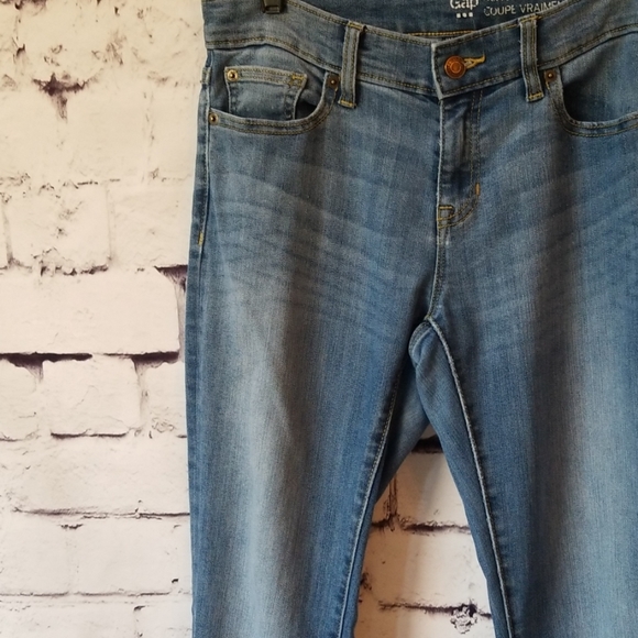 Gap Mid-Rise Classic Straight Jeans - Size 4 - GUC - Picture 4 of 8